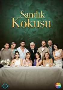 سریال ترکی Sandik Kokusu 1 MV5BNWUyMjcwNWItMzIzNC00ZGZmLWJkYmYtODg5M2FhMmZkNjBiXkEyXkFqcGc@. SY600 SX400