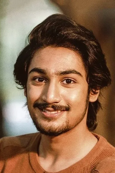 Ezel Akay